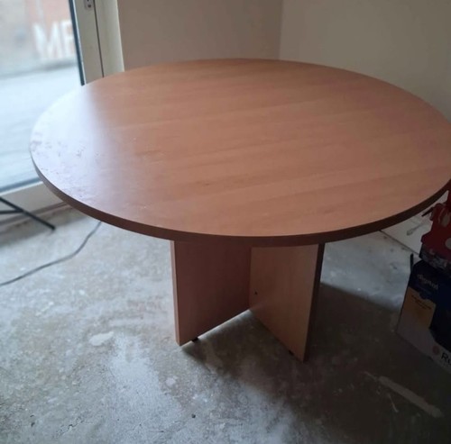 Large circular wooden table - circular,